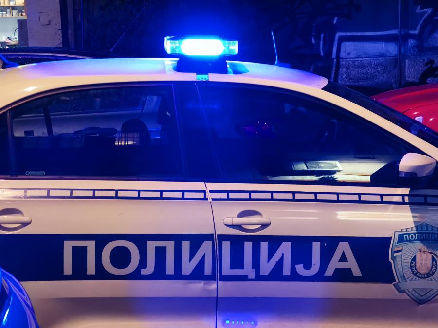 PREŠAO U SUPROTNU TRAKU PA POKOSIO MOTOCIKLISTU! Stravična saobraćajka na putu kod Kragujevca: Pobegao nakon udesa