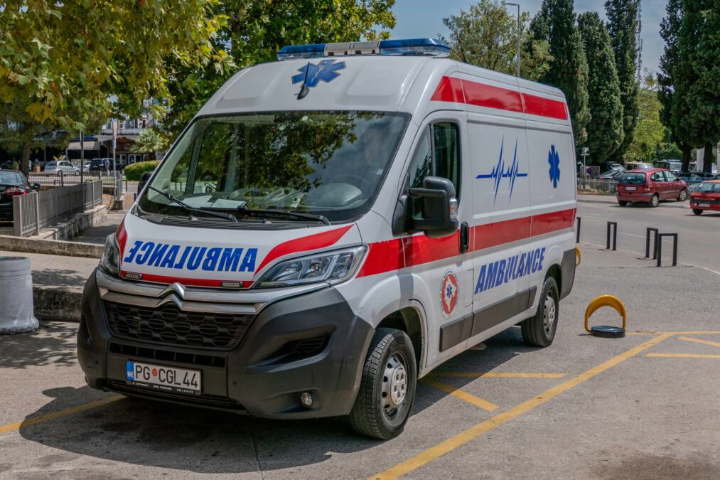 DRAMA U ZEMUNU! Muškarac (30) pokušao da digne ruku na sebe, Hitna ga zatekla NA NOGAMA