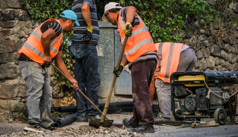 Foreign worker permit renewals overtake new arrival hires in Croatia for first time