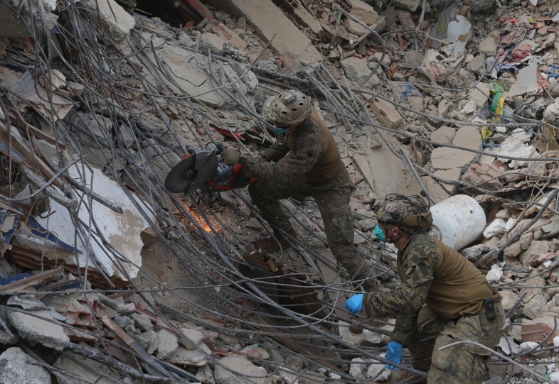 Venezuelan earthquake survivors and families of the missing say ‘We’ve been abandoned’