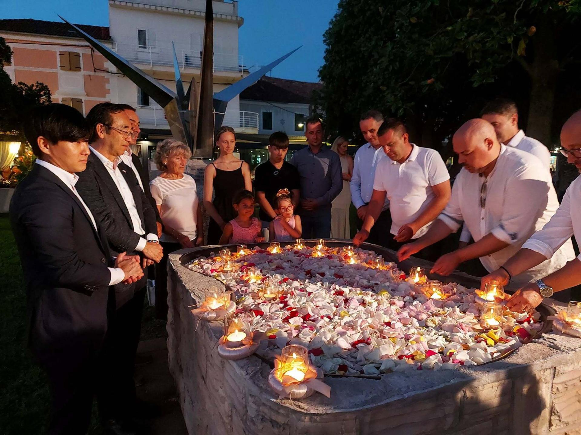 Biograd poslao snažnu poruku mira: lampioni, japanska tradicija i glazba u spomen na Hirošimu i Nagasaki