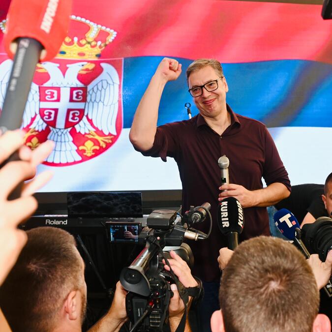 "SRBIJI SAM UVEK SLUŽIO VERNO I ČASNO!" Vučić razgovarao sa narodom na veselju u Drežniku: Pokazaćemo svima na izborima da niko ne može da nam sruši kuću!