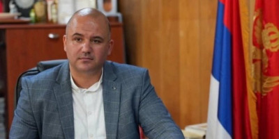 Vraneš: Policija me saslušavala zbog srpskih pesama otpevanih uz gusle ispred Manastira Svete Trojice