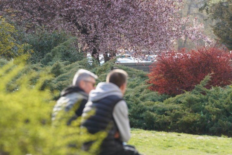 TEMPERATURE SKAČU NA 25 STEPENI, A ONDA OBRT! Stižu pljuskovi i grmljavina!