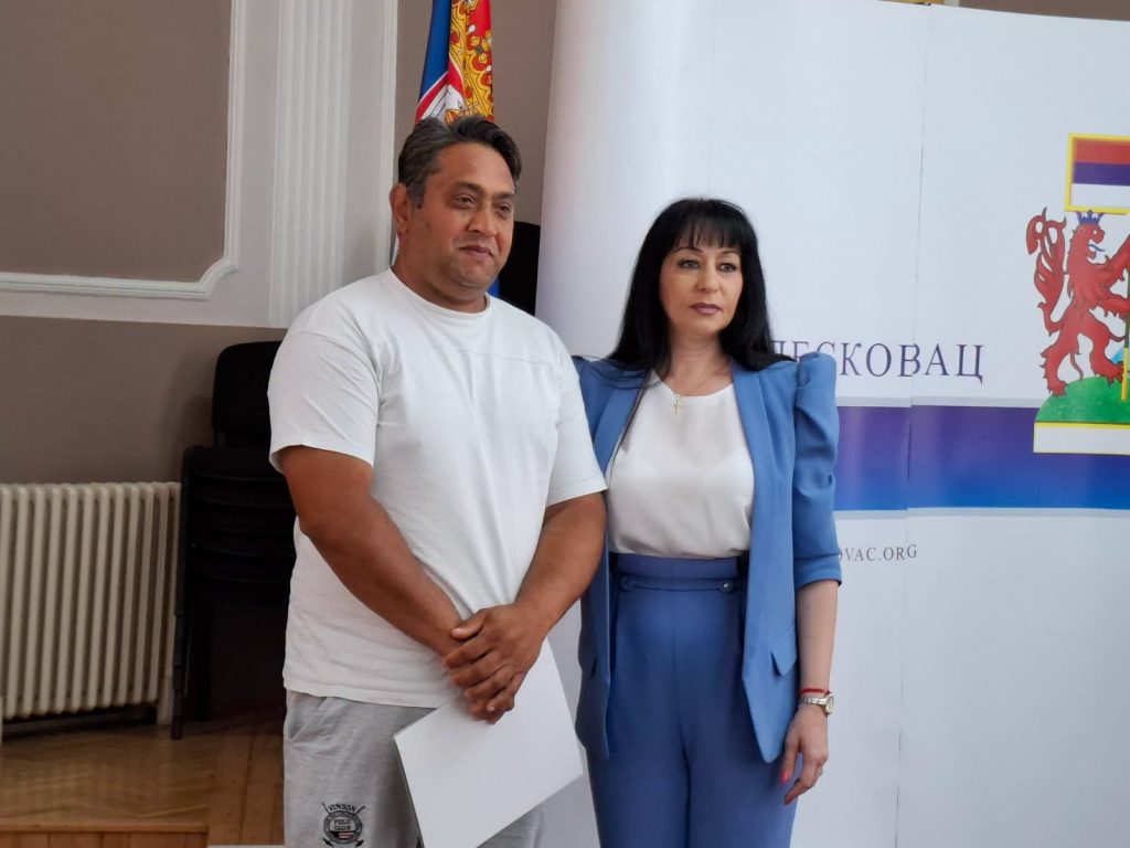 Grad Leskovac uručio nova rešenja roditeljima-negovateljima