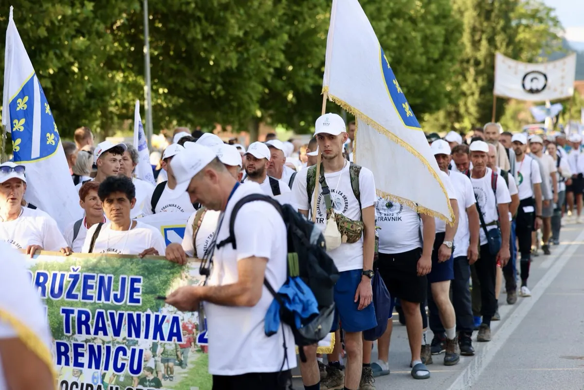 Bliži se Marš mira u uzavreloj atmosferi: Šta učiniti ako vam policija u RS-u pokuša oduzeti zastavu s liljanima?