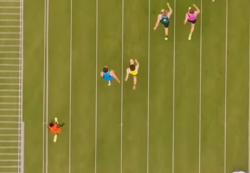 SNIMAK KOJI POKAZUJE SUROVU DOMINACIJU BOLTOVOG NASLEDNIKA! Nije normalno sa kojom lakoćom tinejdžer pobeđuje u trkama