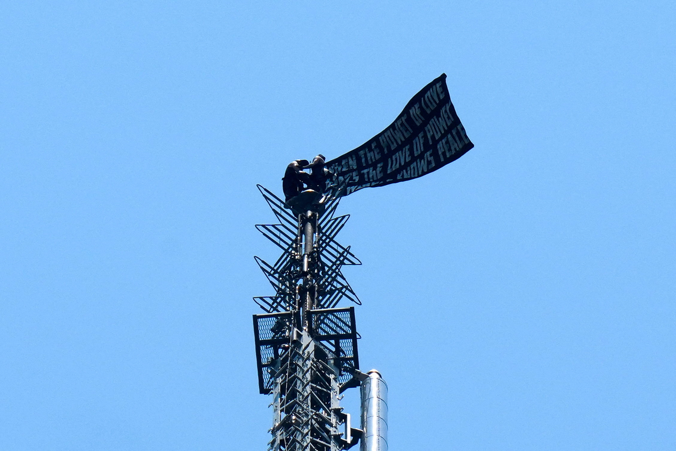 2 people arrested after hanging 'power of love' banner on Empire State Building antenna