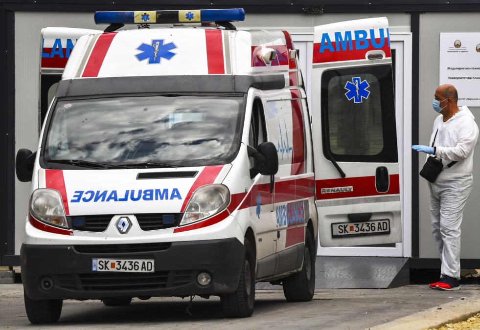 PREŠAO U SUPROTNU TRAKU I ZAKUCAO SE U KAMION I DRUGI AUTO! Strašna nesreća kod Zubinog Potoka, četvoro povređenih - OBJAVLJENE SLIKE S MESTA UDESA (FOTO)