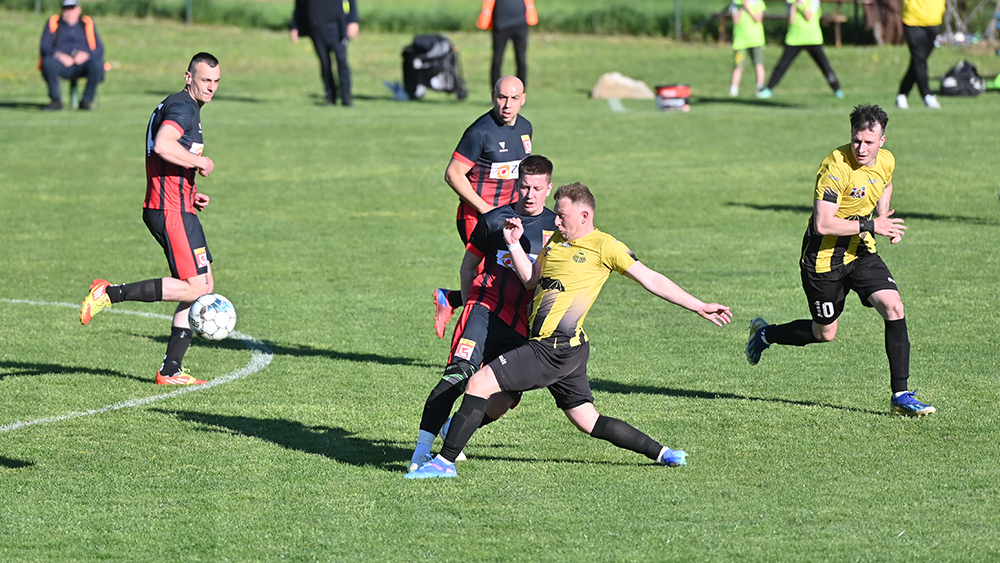 Remi derbija u Zlotu, bez promene na vrhu tabele