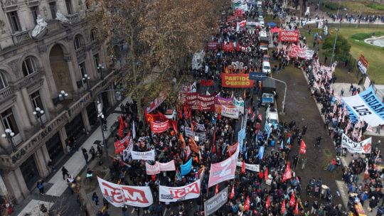 With World Cup over, Argentines resume anti-austerity protests
