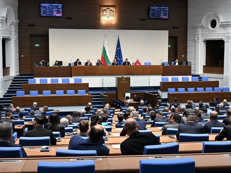 Средна заплата в София вече над 2000 евро, но депутатите вземат два пъти повече (Обзор, графика)