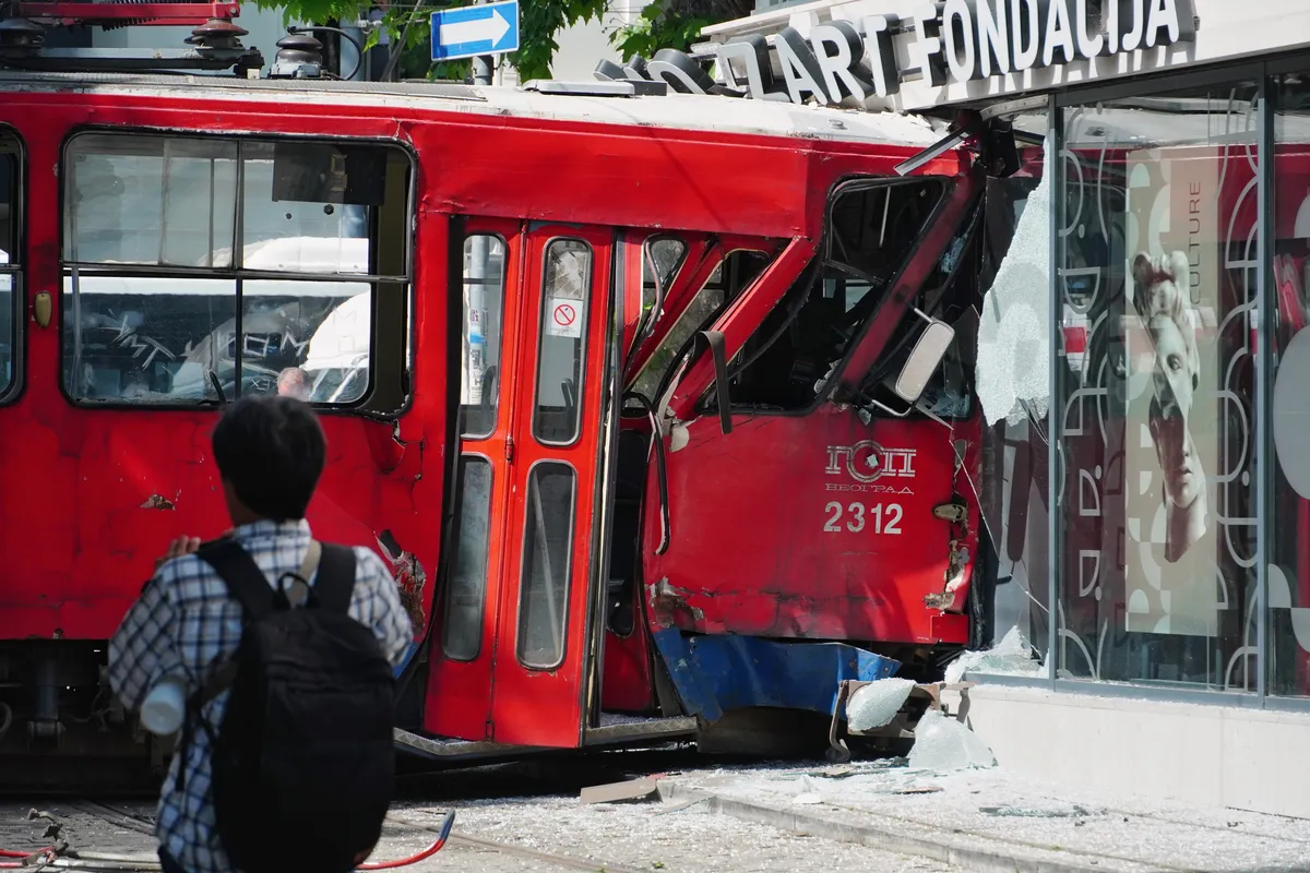 I stari i novi tramvaji iskaču iz šina u Beogradu: Struka upozorava na niz mogućih razloga
