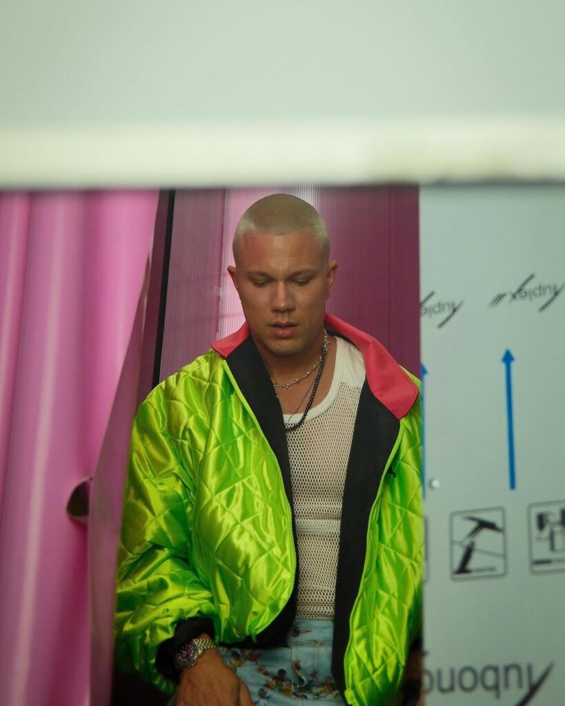 Relja Popović lansirao album „Hotel Jugoslavija”, a duet sa Nikolijom „Baš ti se sviđa” već oborio rekorde pregleda