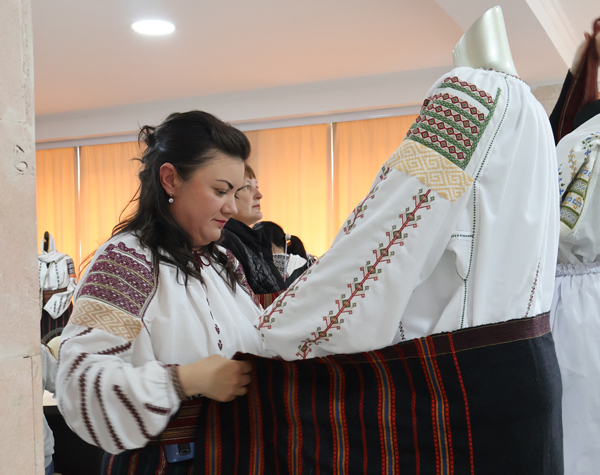 Cămașa cu altiță, firul viu al memoriei