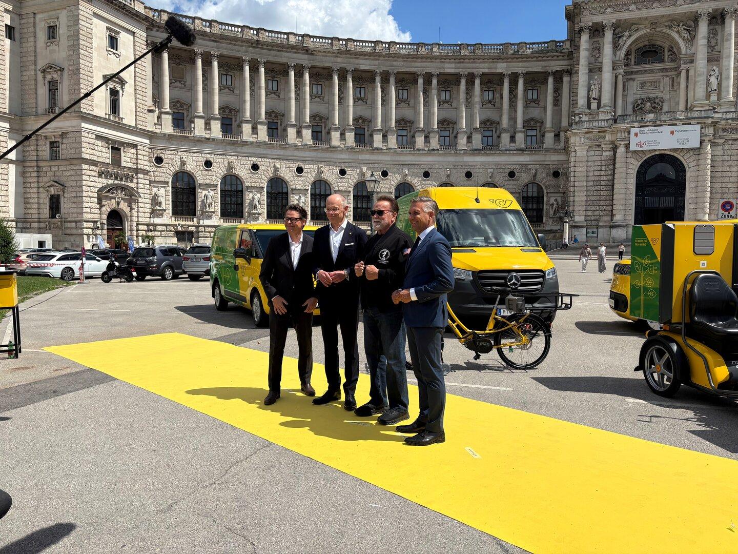 Meilenstein: Post und Arnold Schwarzenegger feiern elektrische Flotte