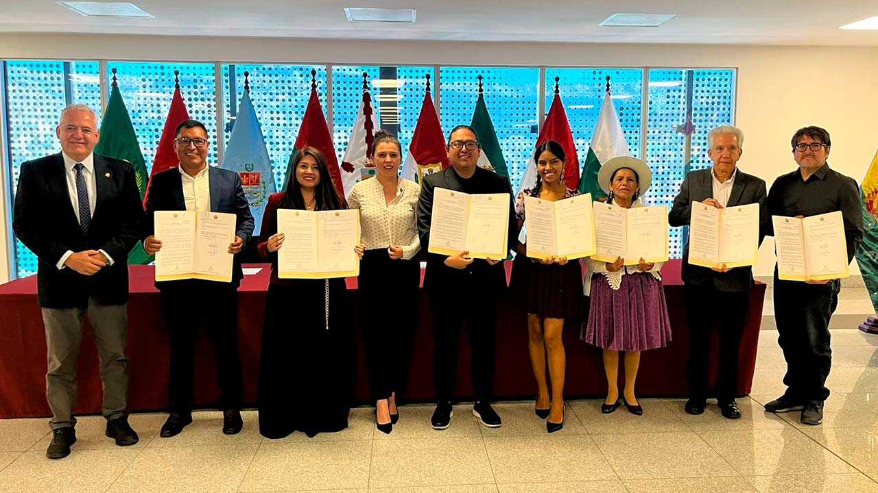 Elenco de “La hija cóndor” recibe homenaje camaral por su aporte al cine y a la cultura quechua