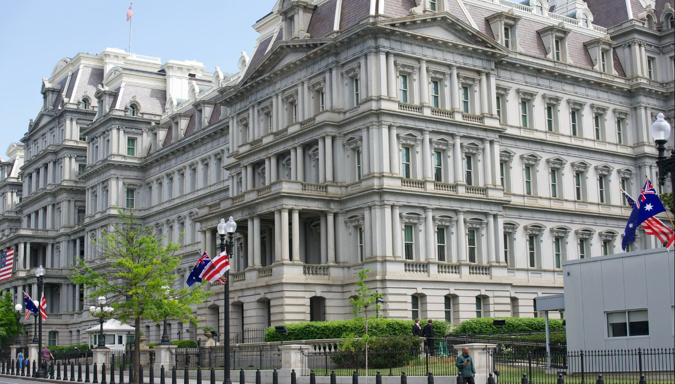 خطأ بروتوكولي في واشنطن قبيل زيارة الملك تشارلز (صور)