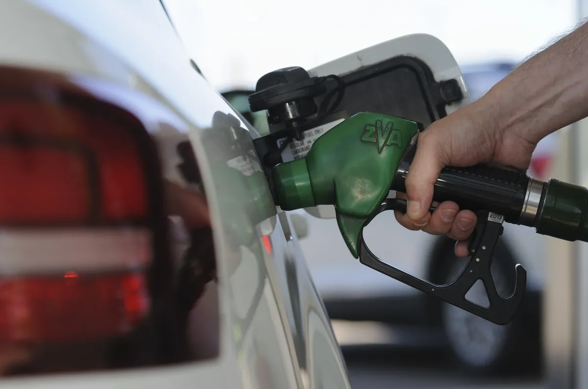 Petrol i INA ograničili točenje goriva na pumpama u Hrvatskoj