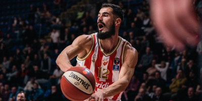 Isplivao novi snimak: Kalinić i igrači Zvezde zasuti uvredama ispred hale (VIDEO)