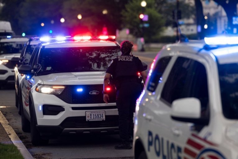 DECI PUCAO U GLAVU DOK SU SPAVALA! Isplivali jezivi detalji stravičnog masakra - OTAC ih ubio na mestu!