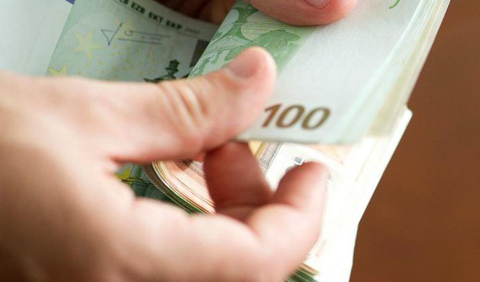 Mislil je, da ga čaka več kot 8.000 evrov, ostal pa brez 4.000