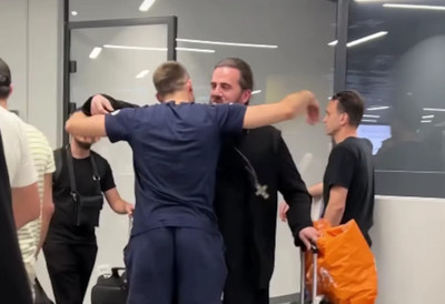 ALEKSA, RIS IZ VOJNE AKADEMIJE I POPOVI: Zanimljiva ekipa uhvaćena na aerodromu (VIDEO)