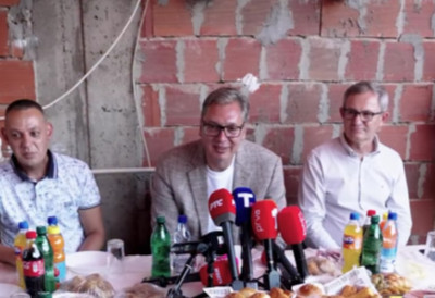 (VIDEO) "BEZ DECE NE ZNAM NI ZA KOGA, NI ZA ŠTA RADIMO!" Vučić posebnim gestom pokazao mališanima iz Pejkovca koliko su važni: Dok njih ima, ima i smisla