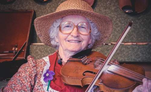 Violet Hensley, the ‘Stradivarius of the Ozarks,’ dead at 109