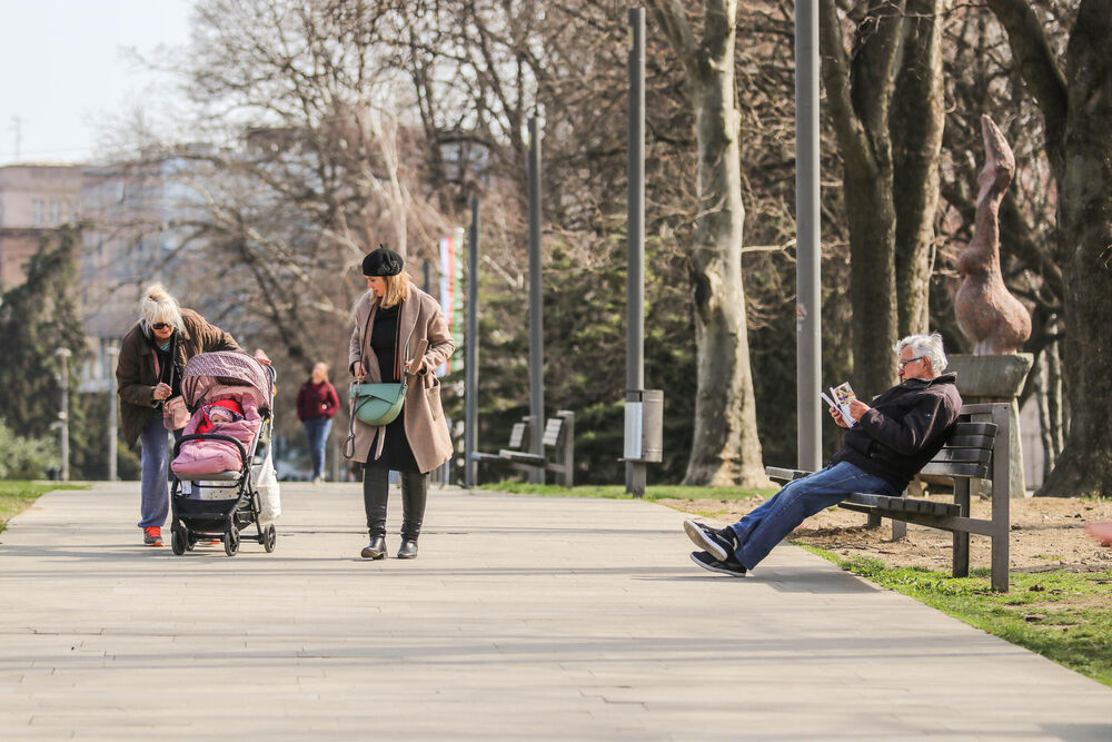 DANAS OBLAČNO VREME, ALI KONAČNO DOSTA TOPLIJE: Utisak će nam pokvariti VETAR, a uveče stižu i PLJUSKOVI!