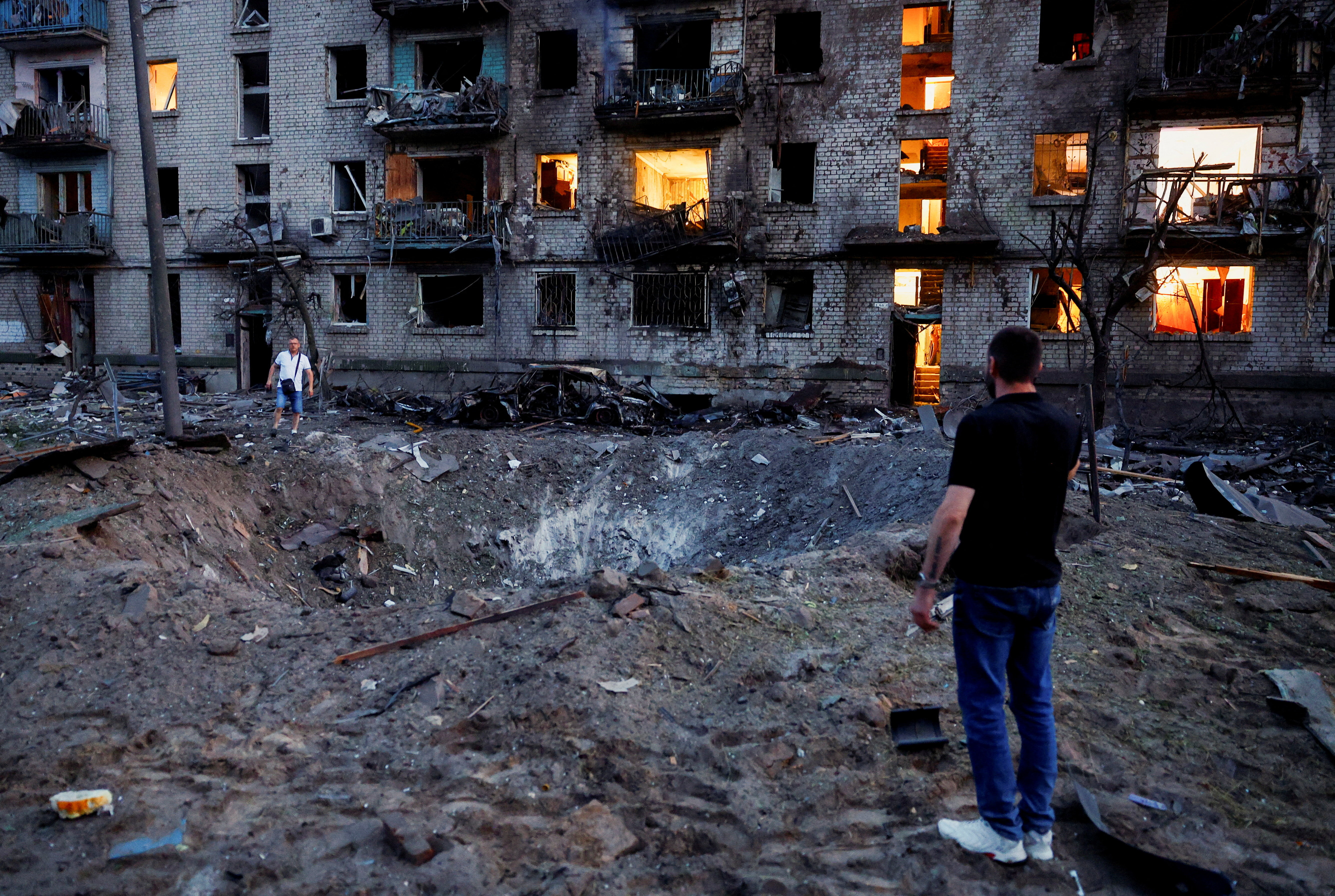 Deadly, large-scale Russian attack shakes Kyiv as Ukrainian strikes batter Moscow's oil sector