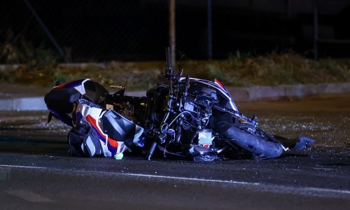 Teška prometna nesreća u Čazmi: Maloljetnik motociklom udario u traktor