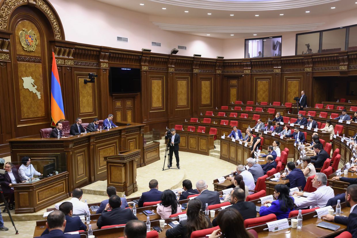  Armenian opposition accuses government of adjusting new constitution to Azerbaijan’s demands 