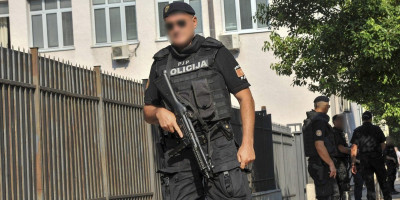 Braća Ivanović uhapšena zbog ubistva u Baru: Policija na nogama nakon pucnjave na primorju, lisice na ruke dobro poznatim kriminalcima