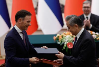 (FOTO) Stiže pomoć od 100 miliona juana, digitalizuje se više od 600 škola! Ministar Mali otkrio sve o sporazumima koje su potpisale Srbija i Kina!