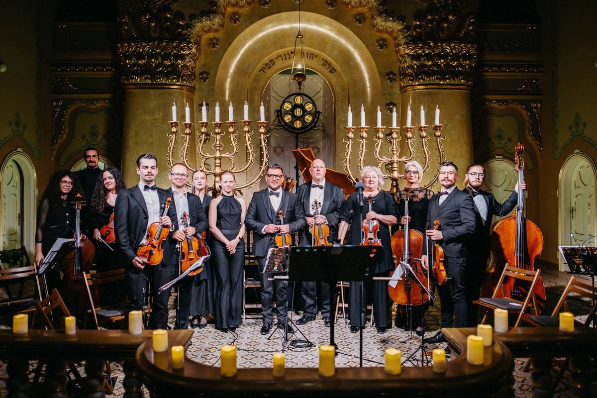 Koncert uz svetlost sveća u subotičkoj sinagogi: Vivaldijeva „Četiri godišnja doba” oduševila publiku