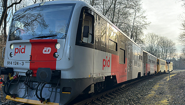 Kvůli srážce s člověkem nejezdily vlaky mezi Prahou a Roztoky