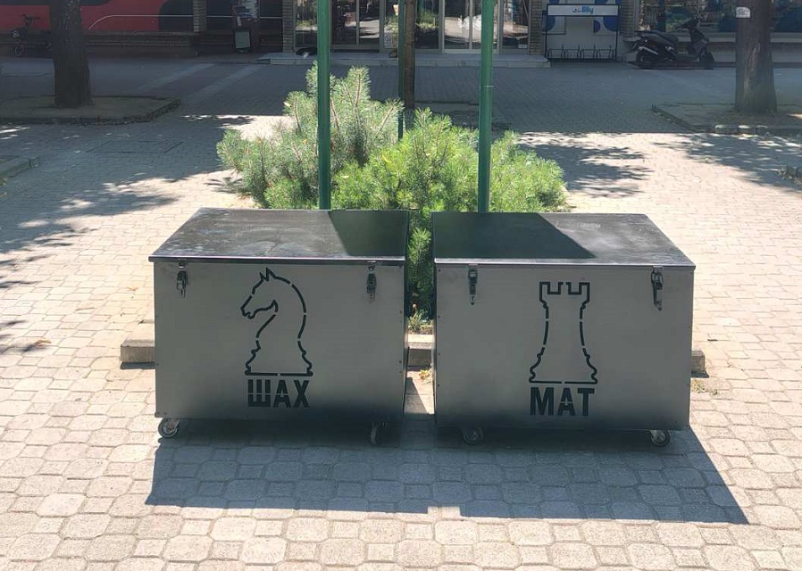 ŠAHOVSKE FIGURE POSTAVLjENE U CENTRU APATINA