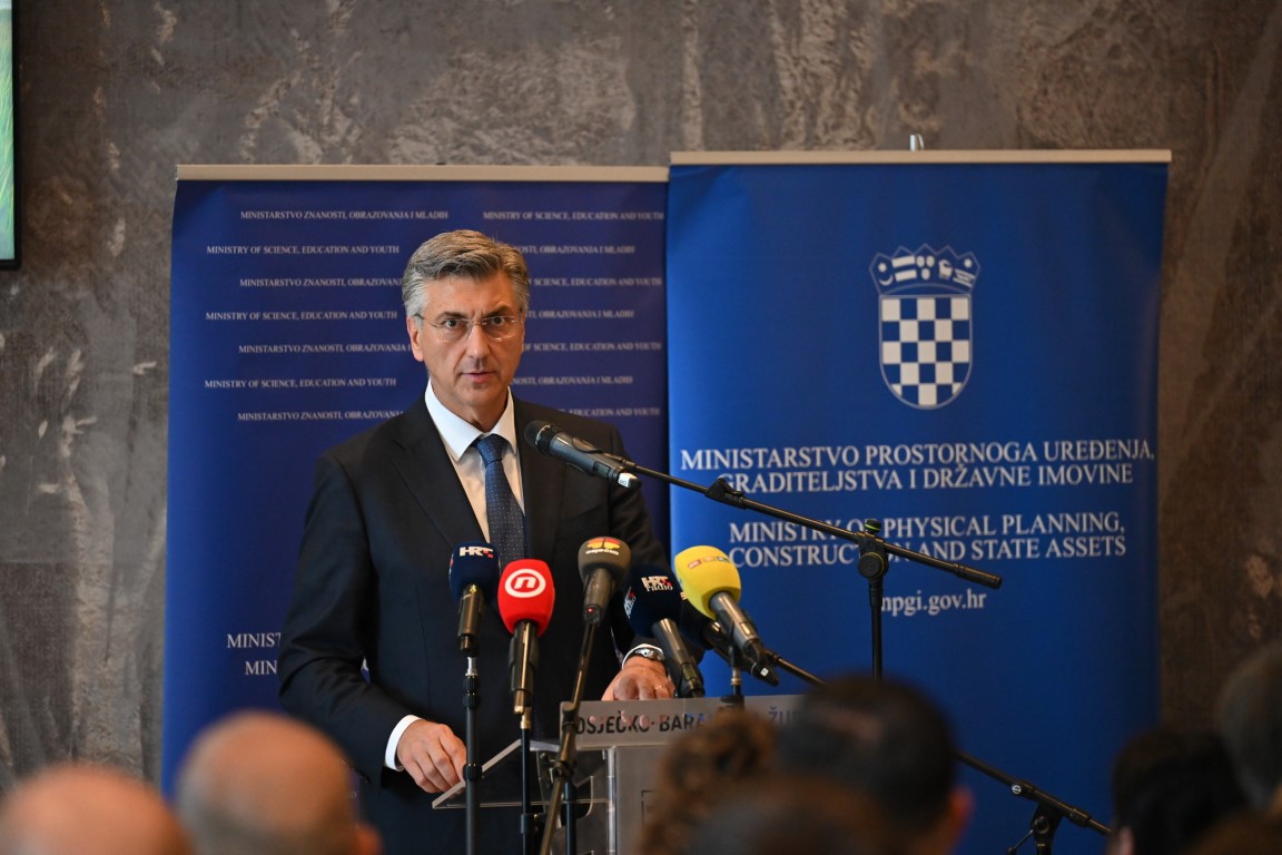 PLENKOVIĆ U Pariz idu policijske postrojbe, nećemo voditi izolacionističku politiku