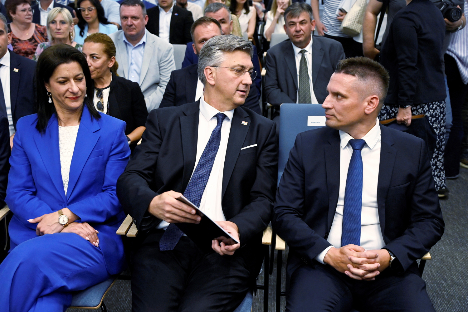 Bivši rukometaš pažnju je privukao zabranom koncerta i podizanjem plaće: Evo koliko sad zarađuje