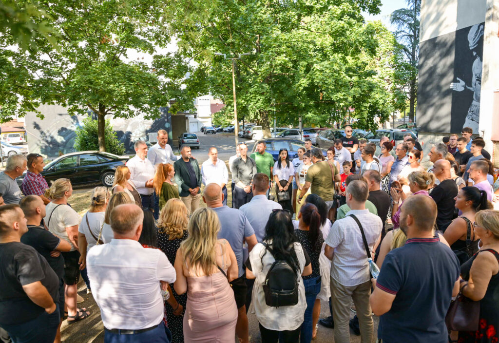 OGROMAN ODAZIV U DOBOJU! Pogledajte šta je PSS poručio sa štanda “Zdravlje bez poreza”!