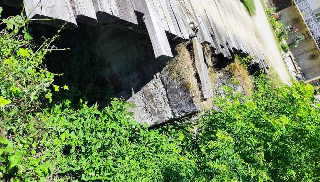 Dvanaestoro dece svakog jutra preko mosta koji samo što se nije srušio (foto)
