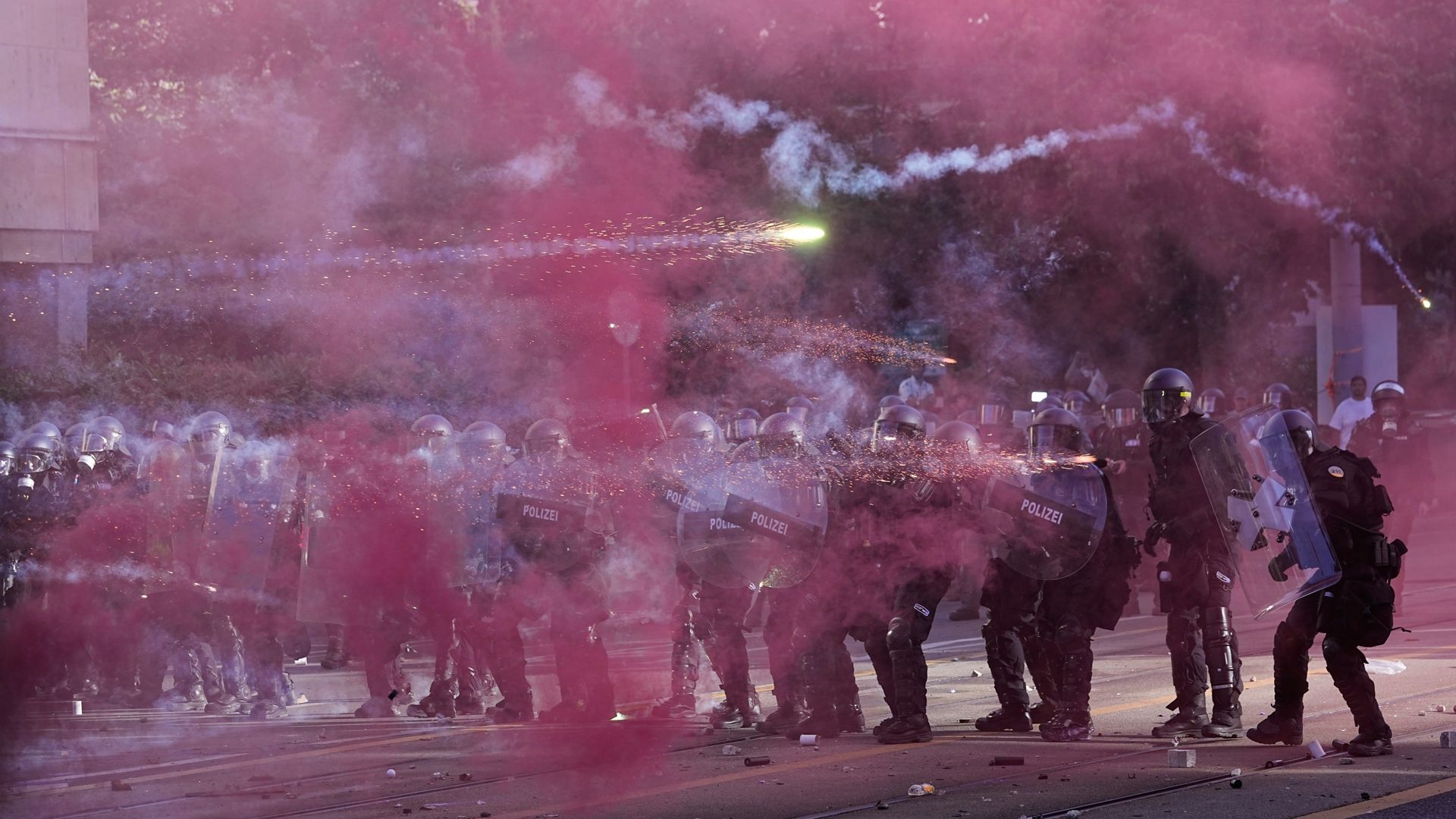 Geneva police clash with anti-G7 protesters ahead of summit
