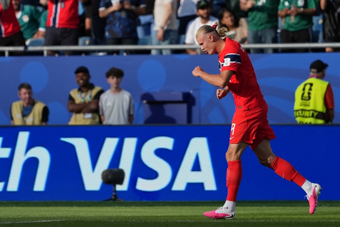Haaland's double in WC debut fires Norway past Iraq