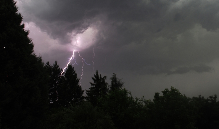 DHMZ izdao crveni meteoalarm zbog jakog vjera za Osječku regiju