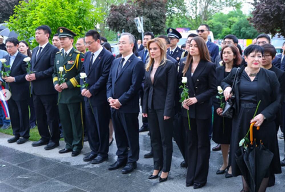 "ŽRTVE POLITIKE SILE I GRUBOG KRŠENJA MEĐUNARODNOG PRAVA": Đurđević Stamenkovski odala počast kineskim novinarima stradalim u NATO bombardovanju
