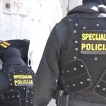 DRAMA U SESVETAMA: Specijalci izbili vrata stana i nakon četiri sata opsade spasili ženu zatočenu na balkonu!
