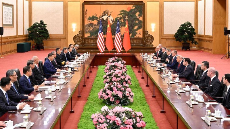 Xi Jinping s'entretient avec Donald Trump à Beijing