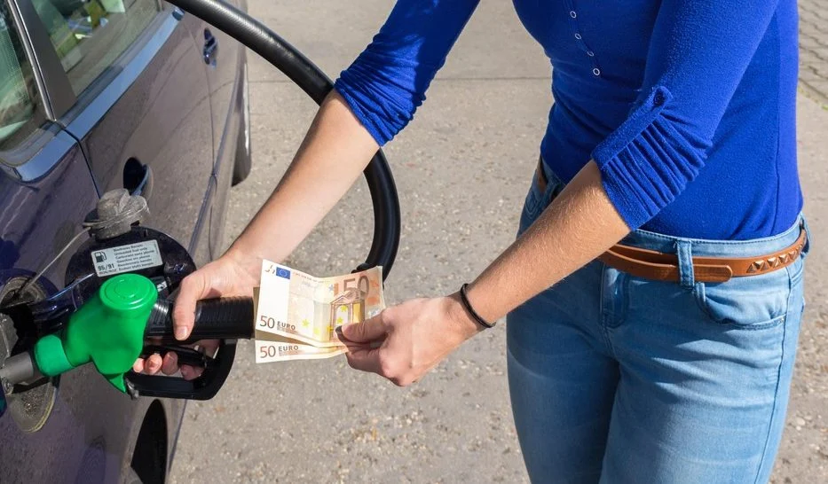 Da li sme rezervoar da se napuni do vrha tokom letnjih vrućina? Većina pravi ovu opasnu grešku