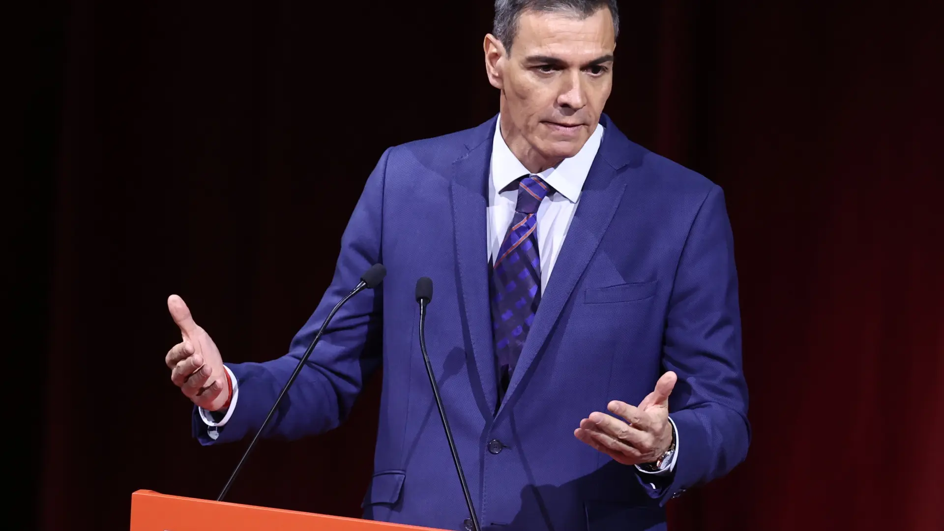  El PSOE anuncia una ofensiva institucional a todos los niveles para frenar la "prioridad nacional" de PP y Vox 